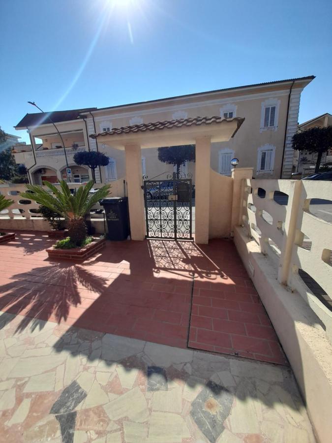 Bouganville Casa Vacanza Ambiente Climatizzato Con Wi Fi Пинето Экстерьер фото