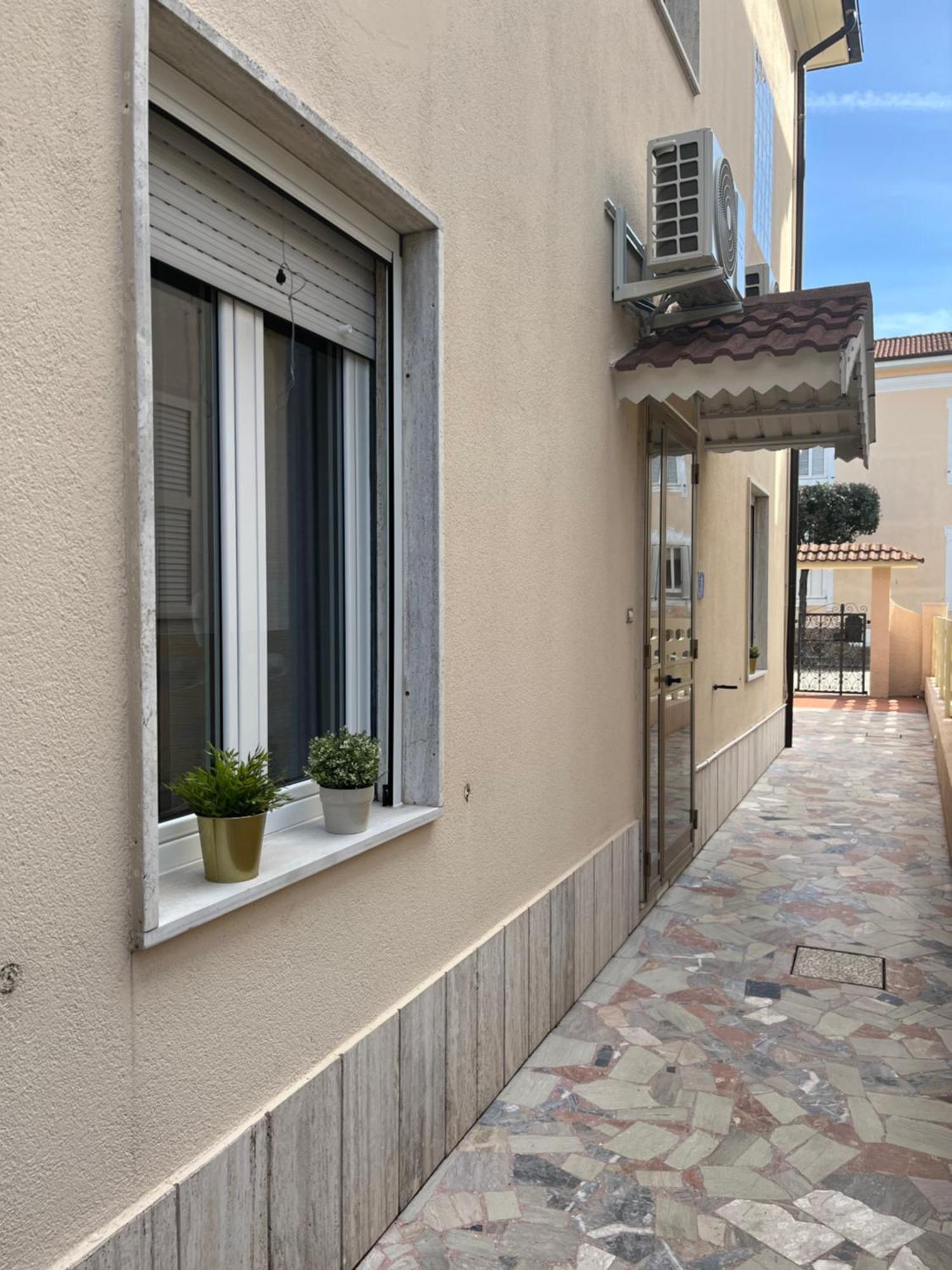 Bouganville Casa Vacanza Ambiente Climatizzato Con Wi Fi Пинето Экстерьер фото