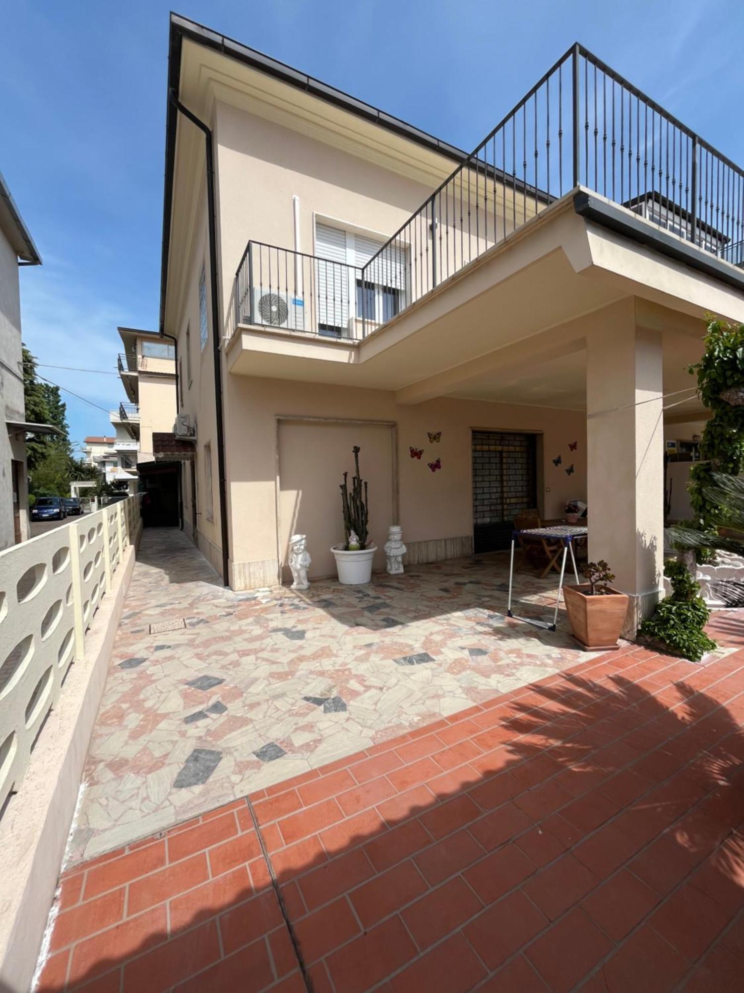 Bouganville Casa Vacanza Ambiente Climatizzato Con Wi Fi Пинето Экстерьер фото